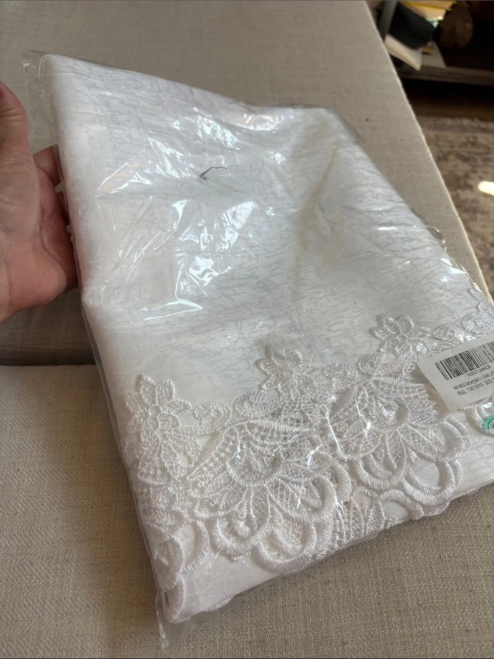 ARTABLE Rectangular Lace Tablecloth Macrame Border Embroidered White, 52